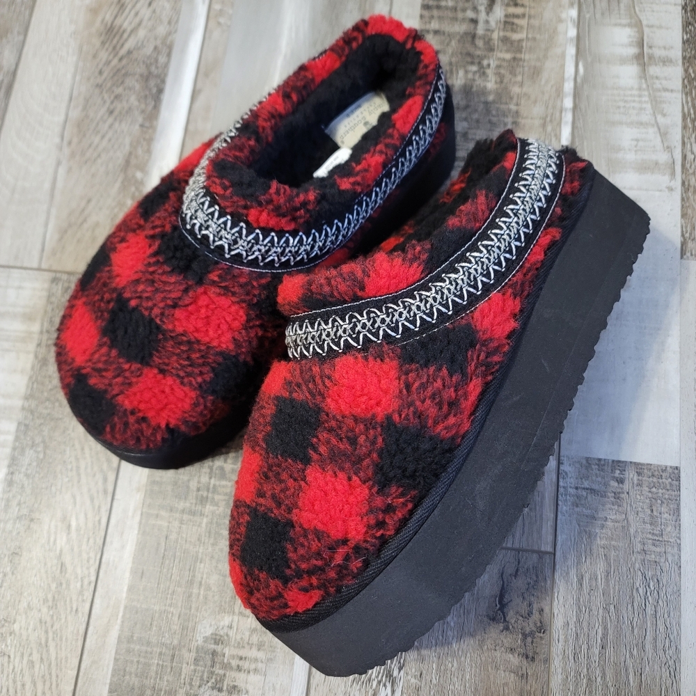 New Simply Southern Sherpa Buffalo Plaid Platform Slippers Size 9